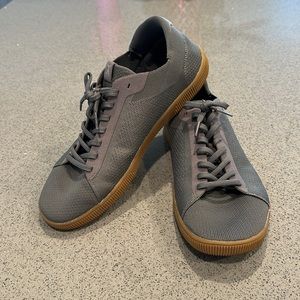 Flux Adapt Trainer- gray gum (barely worn)